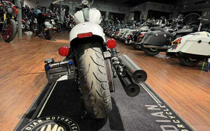 2024 Indian Motorcycle® Chief Bobber Ghost White Metallic Smoke