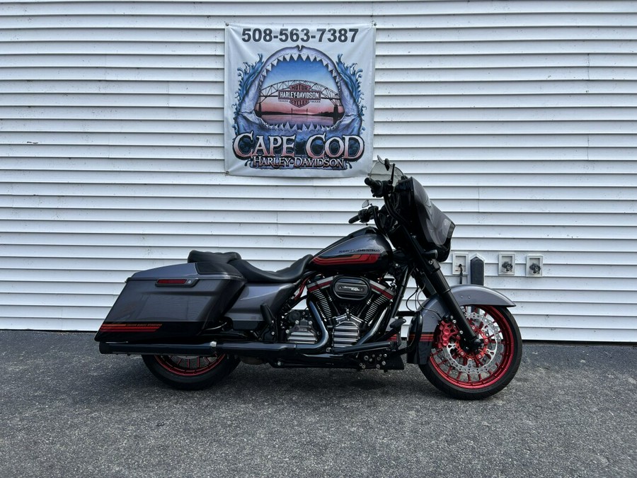 2020 Harley-Davidson® CVO™ Street Glide® Smoky Gray & Black Hole