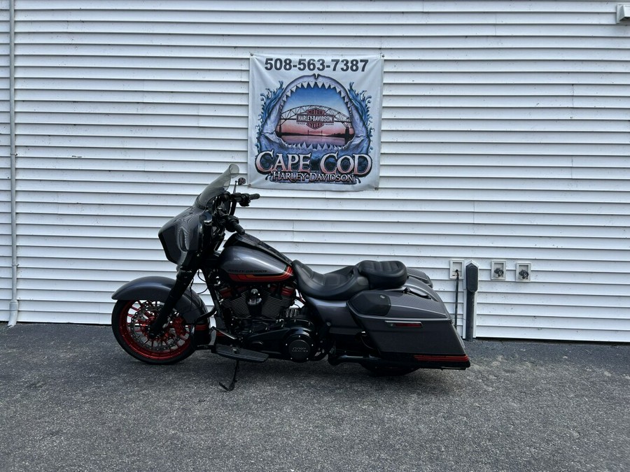 2020 Harley-Davidson® CVO™ Street Glide® Smoky Gray & Black Hole