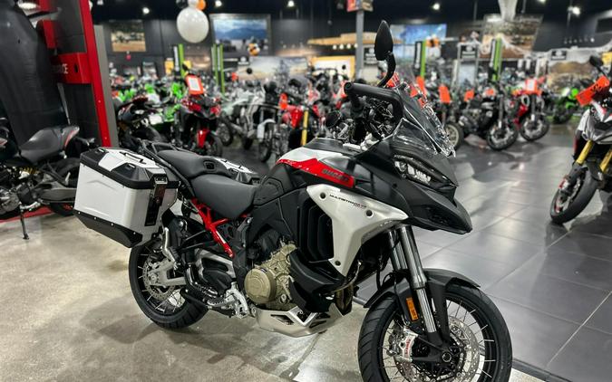 2025 Ducati MULTISTRADA V4 RALLY TRAVEL & RADAR SPOKED WHEELS