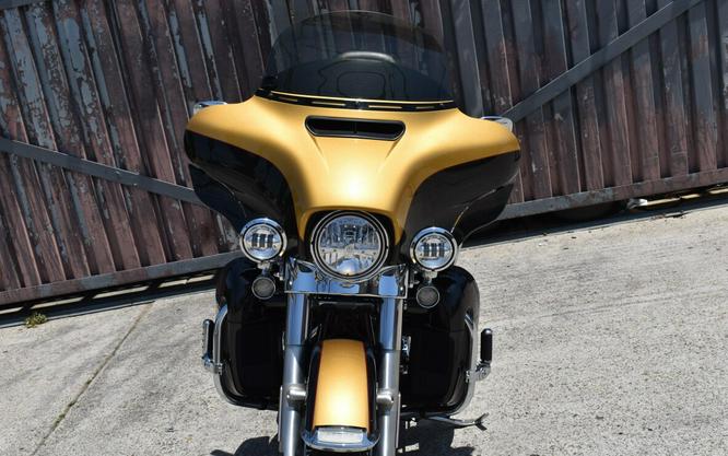 2017 Harley-Davidson® Ultra Limited FLHTK