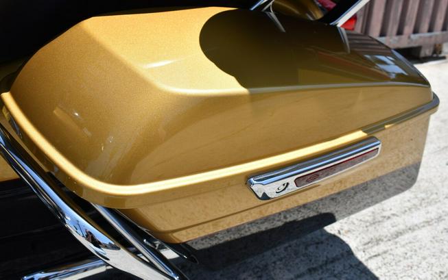 2017 Harley-Davidson® Ultra Limited FLHTK