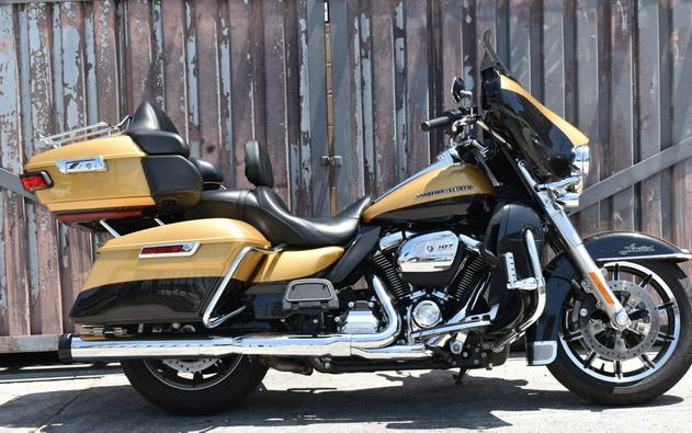 2017 Harley-Davidson® Ultra Limited FLHTK