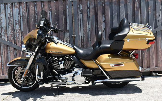 2017 Harley-Davidson® Ultra Limited FLHTK