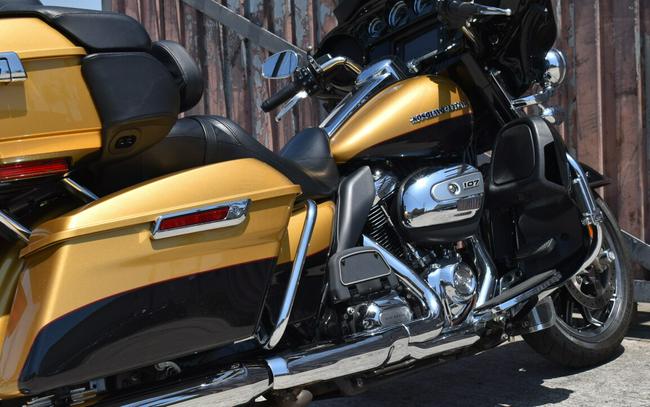 2017 Harley-Davidson® Ultra Limited FLHTK