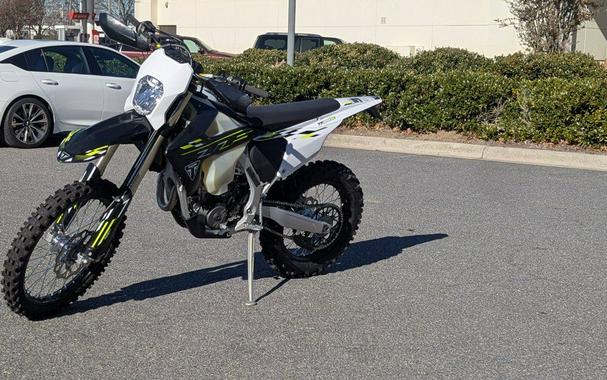 2026 Triumph TF 250-E Jet Black/Pure White