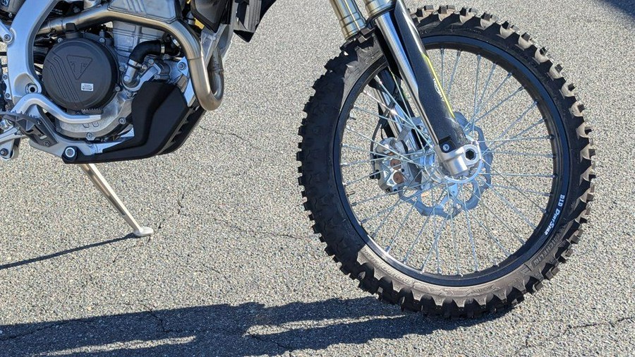 2026 Triumph TF 250-E Jet Black/Pure White