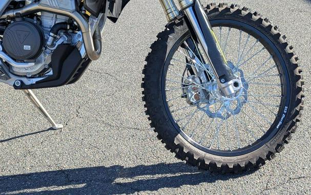 2026 Triumph TF 250-E Jet Black/Pure White