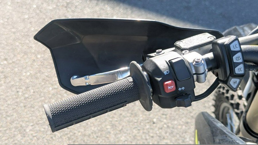 2026 Triumph TF 250-E Jet Black/Pure White