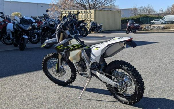 2026 Triumph TF 250-E Jet Black/Pure White