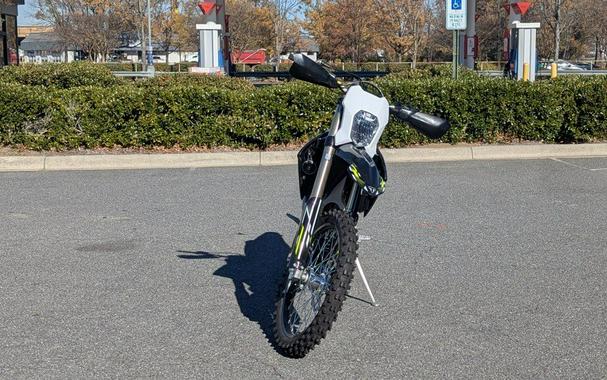 2026 Triumph TF 250-E Jet Black/Pure White