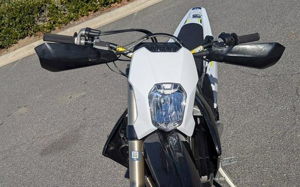 2026 Triumph TF 250-E Jet Black/Pure White