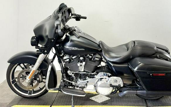 2017 Harley-Davidson® Street Glide® Special FLHXS