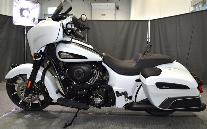 2024 Indian Motorcycle® Chieftain® Dark Horse® w/Powerband Audio Pkg Ghost White Metallic Smoke wit