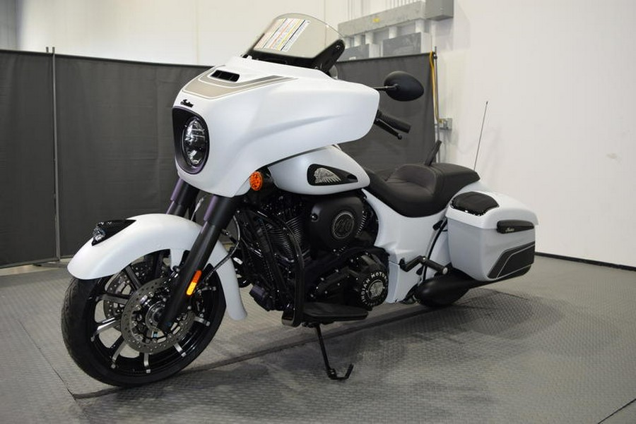 2024 Indian Motorcycle® Chieftain® Dark Horse® w/Powerband Audio Pkg Ghost White Metallic Smoke wit