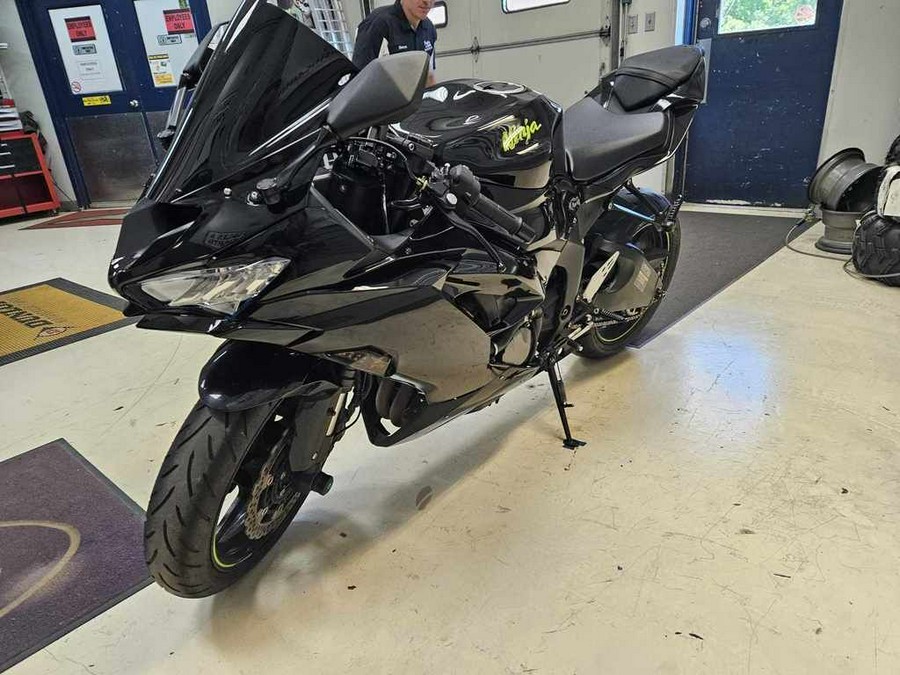 2023 Kawasaki Ninja ZX-6R Base