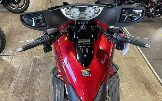 2015 Victory Motorcycles® Vision® Tour Sunset Red with Black Pinstripe