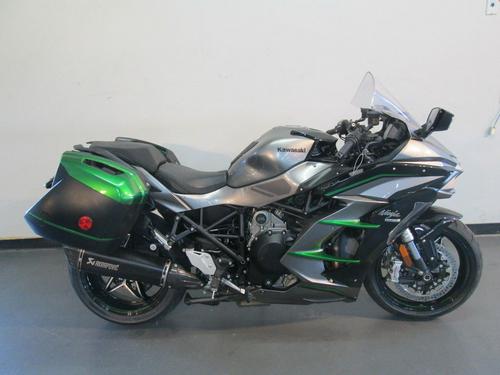 2019 Kawasaki Ninja H2 SX SE+ Review: Supercharged Travel