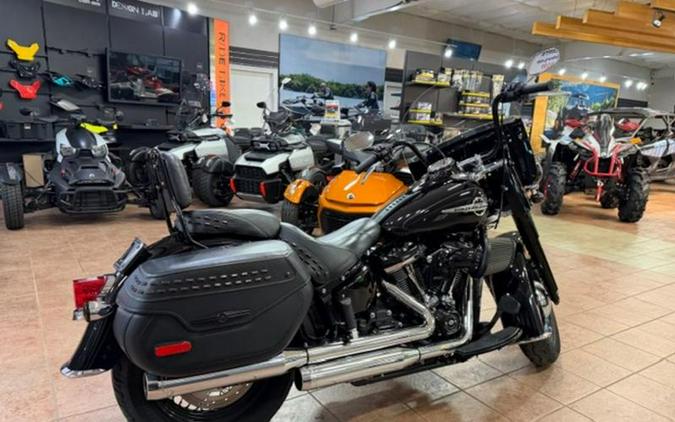 2019 Harley-Davidson® FLHCS - Heritage Classic 114