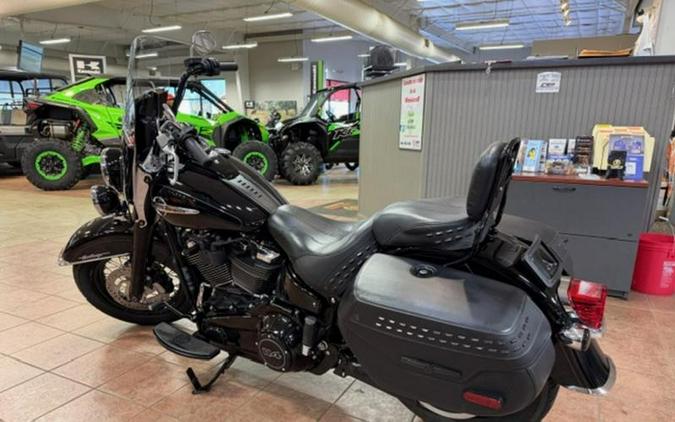 2019 Harley-Davidson® FLHCS - Heritage Classic 114
