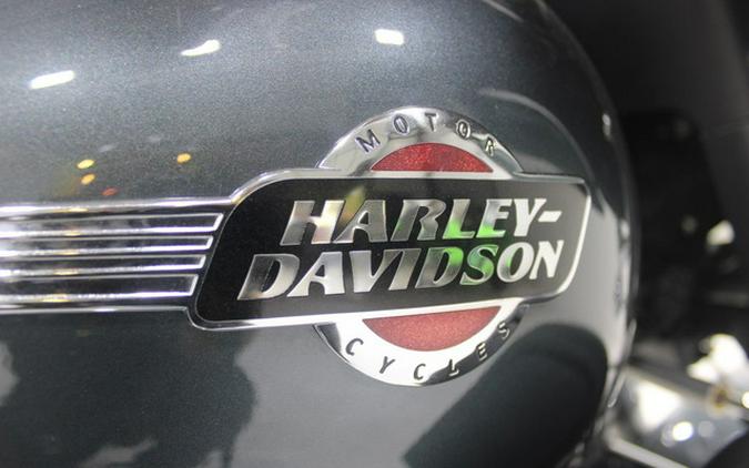 2025 Harley-Davidson Trike FLHTCUTG - Tri Glide Ultra