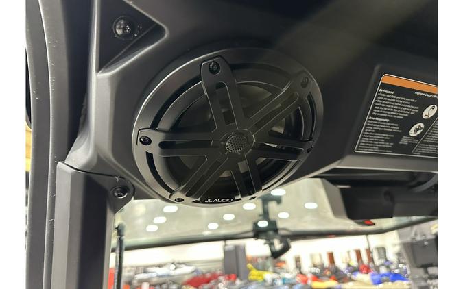 2026 Can-Am DEFENDER LIMITED CAB HD11