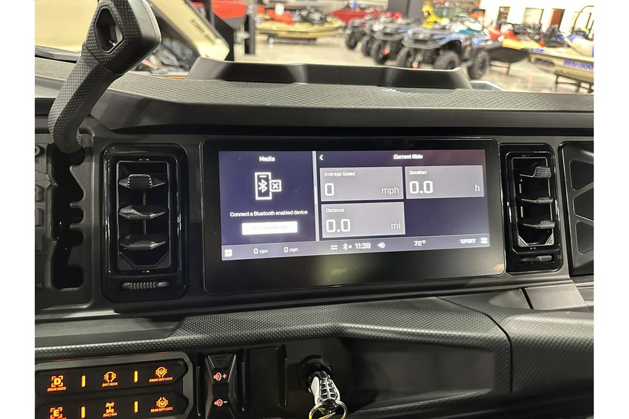 2026 Can-Am DEFENDER LIMITED CAB HD11