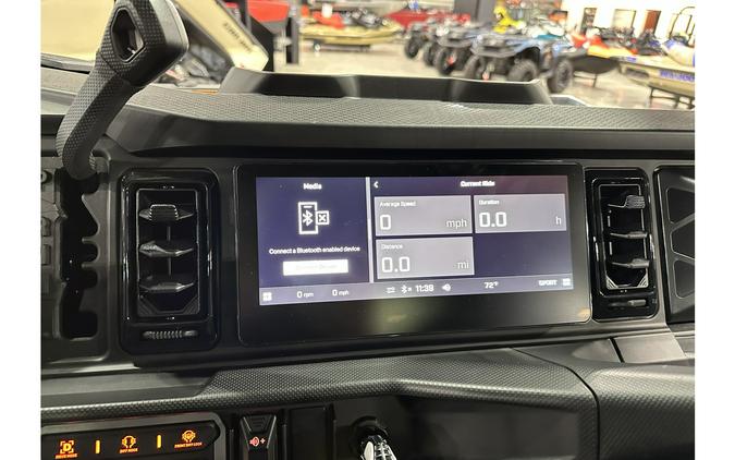 2026 Can-Am DEFENDER LIMITED CAB HD11