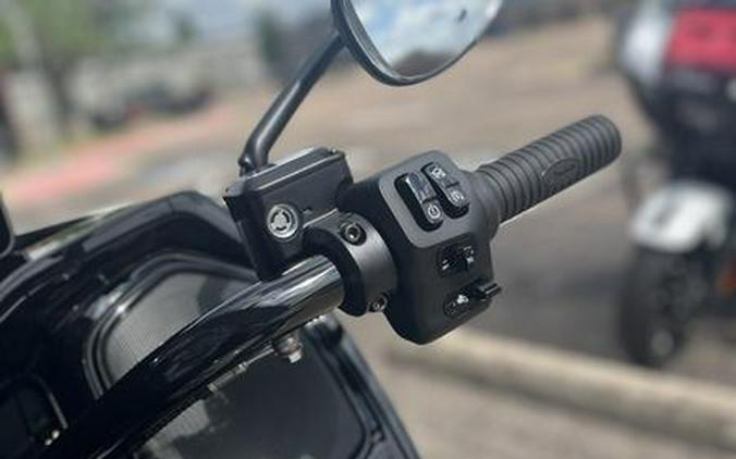 2026 Indian Motorcycle® Challenger® Dark Horse® 112 w/PowerBand Audio Chalk with Black Metallic