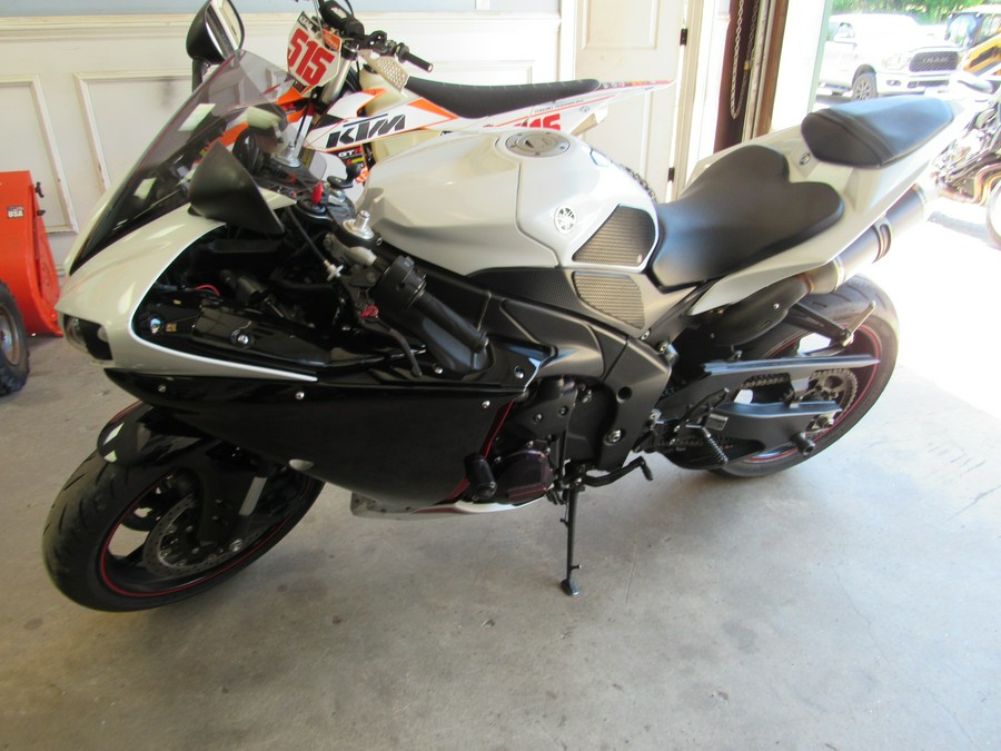 2012 Yamaha R1 WITH LEO VINCE EXHAUST WOODCRAFT SLIDES AND COVERS