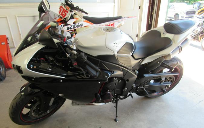 2012 Yamaha R1 WITH LEO VINCE EXHAUST WOODCRAFT SLIDES AND COVERS