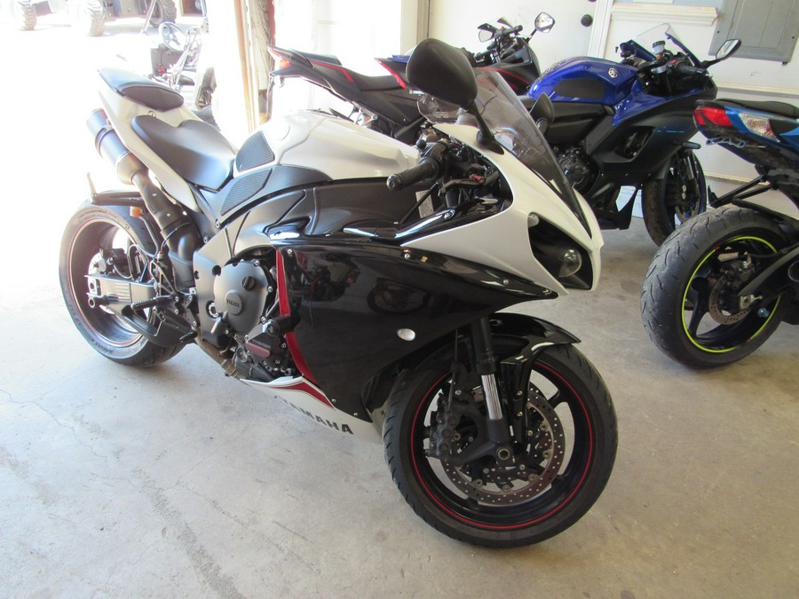 2012 Yamaha R1 WITH LEO VINCE EXHAUST WOODCRAFT SLIDES AND COVERS