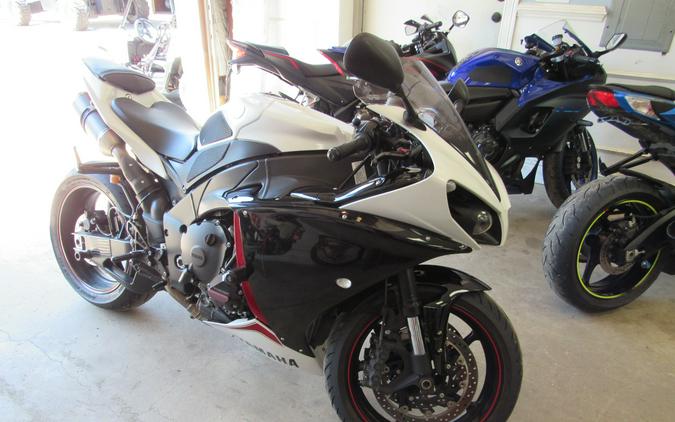 2012 Yamaha R1 WITH LEO VINCE EXHAUST WOODCRAFT SLIDES AND COVERS