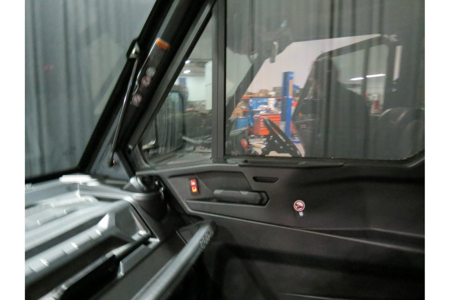 2024 Can-Am Defender MAX Limited HD10