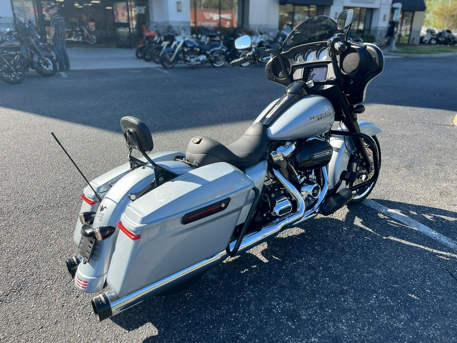 2020 Harley-Davidson Street Glide® Base