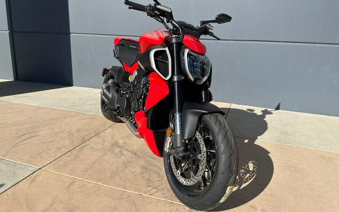 2024 DUCATI DIAVEL V4