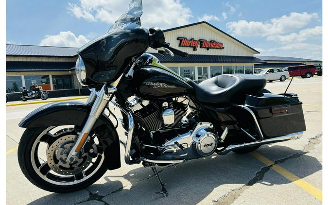 2011 Harley-Davidson® FLHX STREET GLIDE