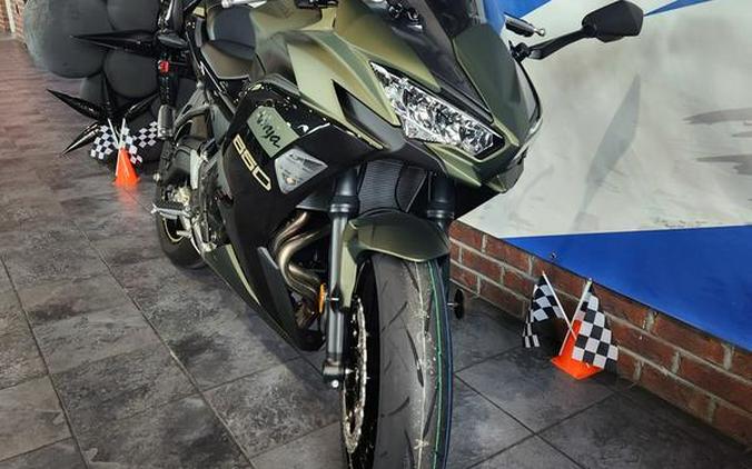 2024 Kawasaki Ninja® 650 Metallic Covert Green/Metallic Spark Black