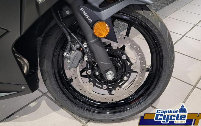 2026 Kawasaki Ninja® 500 ABS Metallic Flat Spark Black