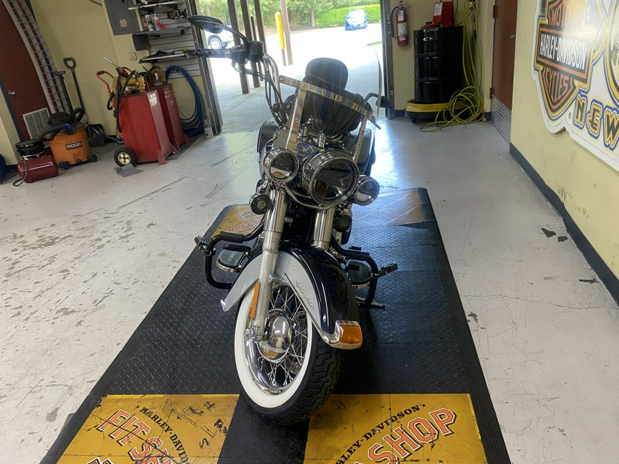 2012 Harley-Davidson Heritage Softail Classic Two-Tone Midnight Pearl/Brilli