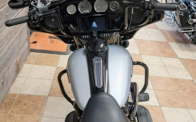 2019 Harley-Davidson Street Glide Special Barracuda Silver