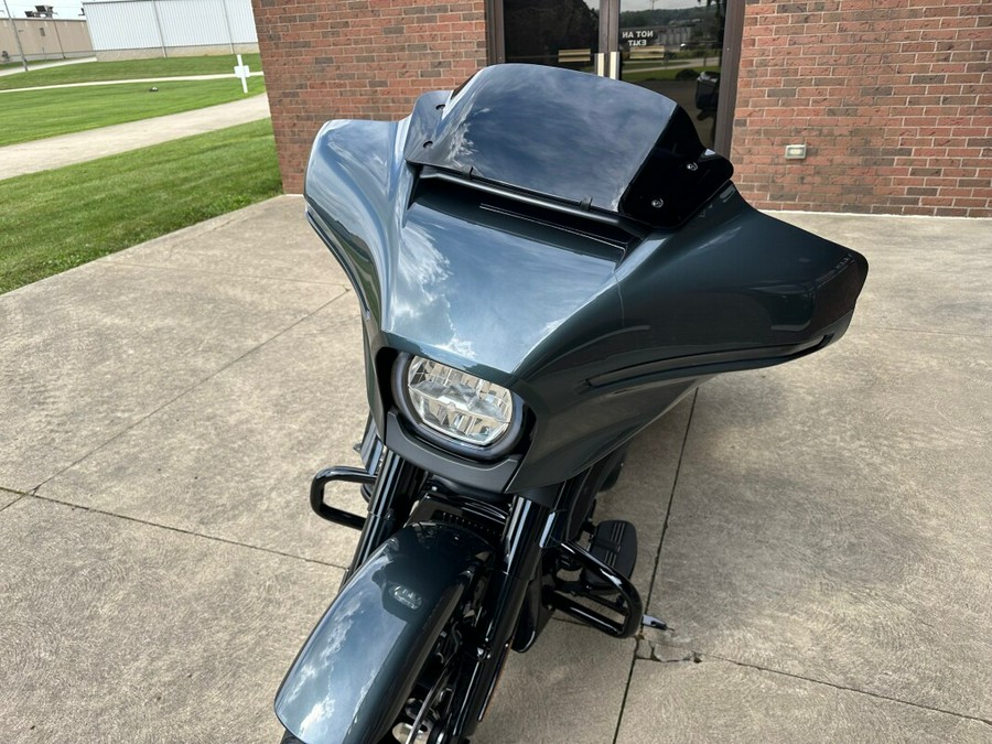 2025 Harley-Davidson Street Glide Iron Horse Metallic FLHX