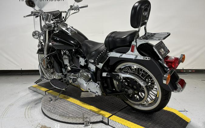 2005 Harley-Davidson® Heritage Softail® Classic Vivid Black