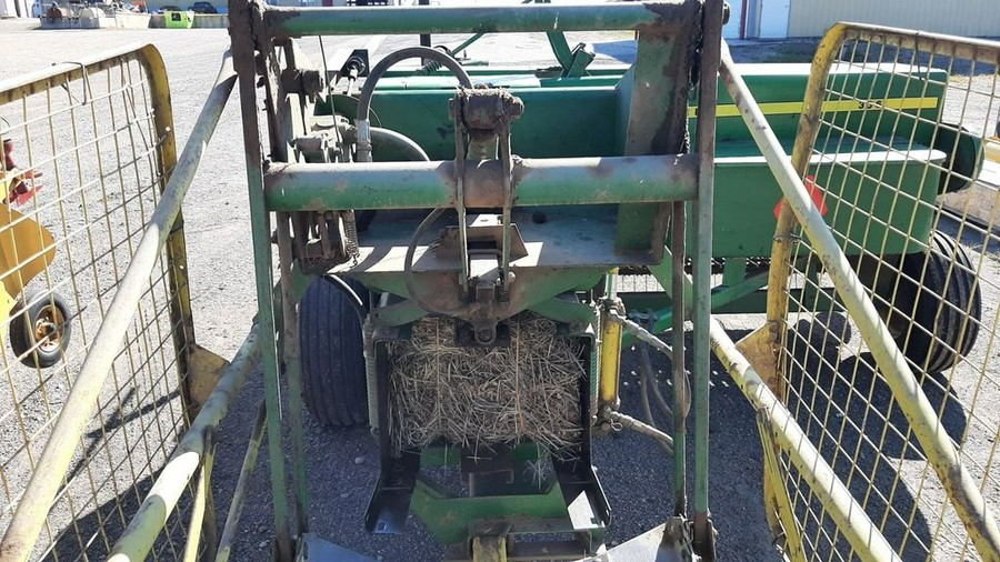 1977 John Deere 336