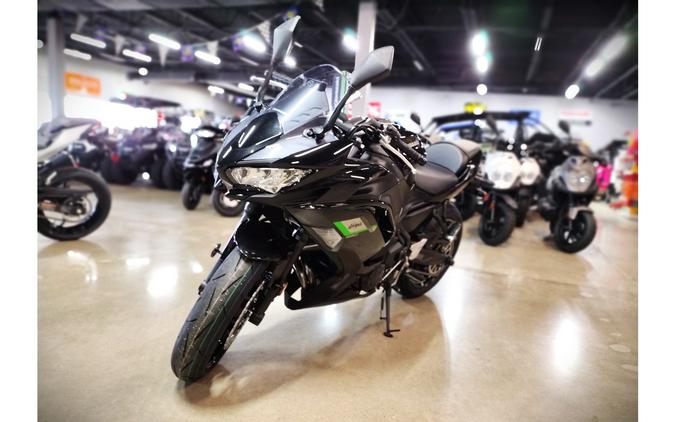 2025 Kawasaki Ninja 650 Base