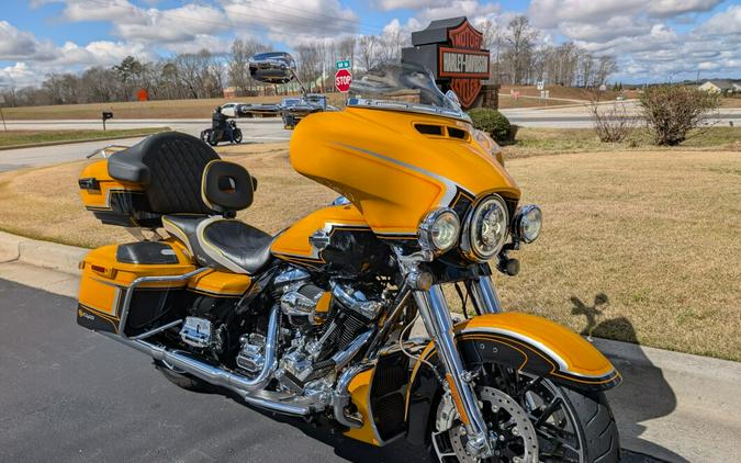 2022 Harley-Davidson® CVO™ Street Glide® Hightail Yellow Pearl