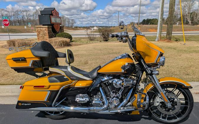 2022 Harley-Davidson® CVO™ Street Glide® Hightail Yellow Pearl