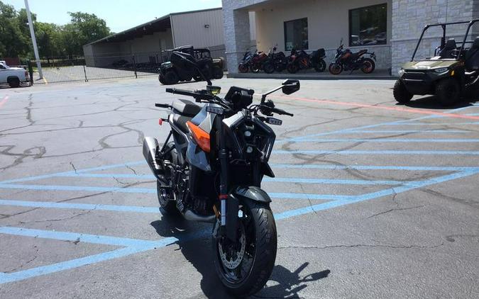 2024 KTM 990 Duke