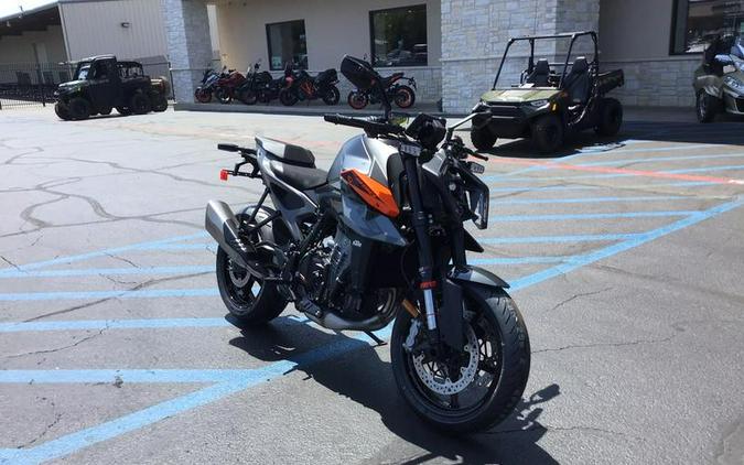 2024 KTM 990 Duke