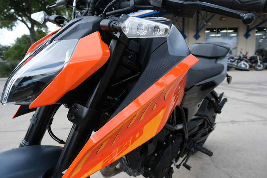 New 2024 KTM 250 DUKE ORANGE